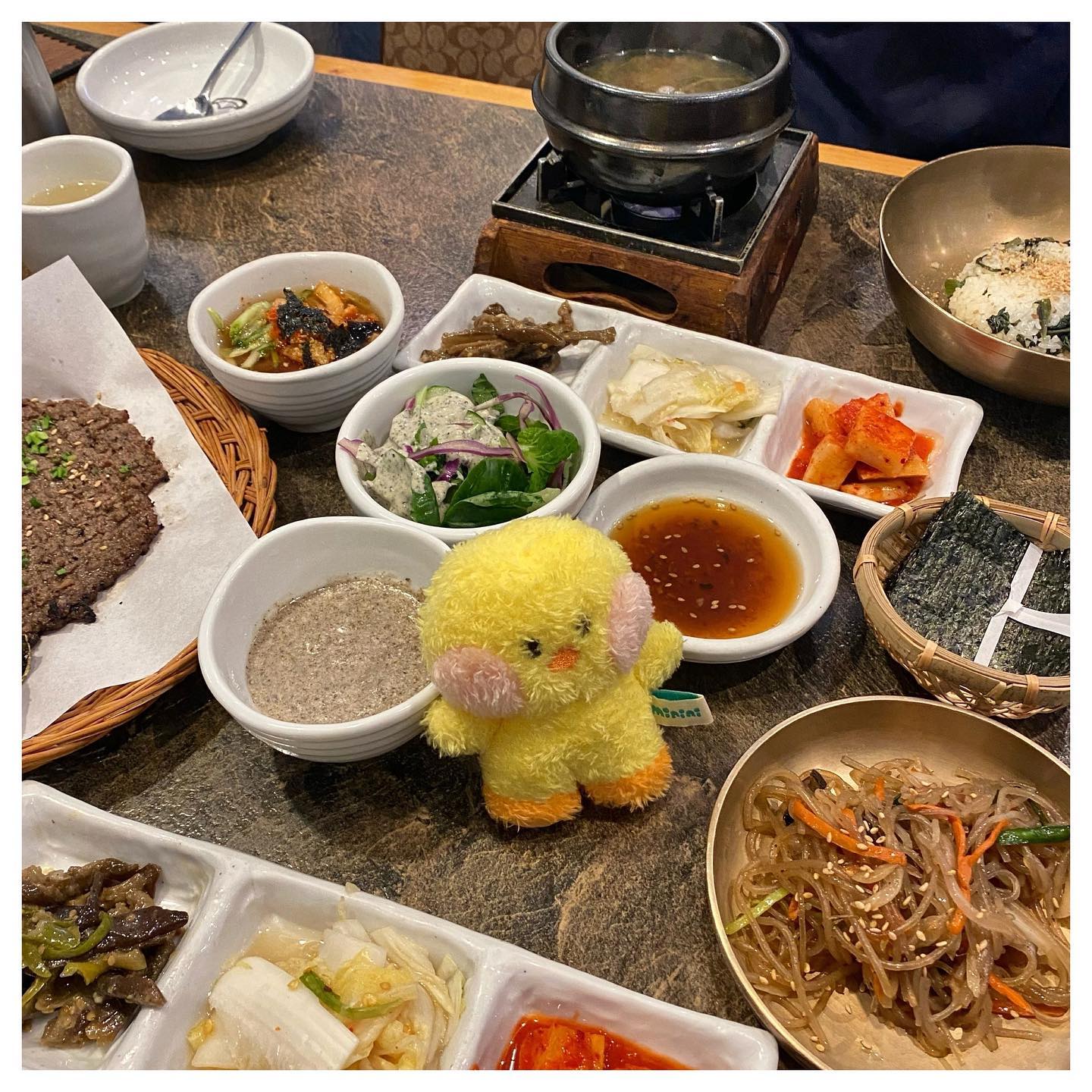 #밍니네
.
—•—•—•—•—•—•—•—•—•—•—•—•
강남 신세계의 맛집...🤭

엄마랑 고터에서 놀다가 배고파져서
밥먹기로햇는데 뭐 먹지하다가 
신세계로 올라갔다!

한식 식당들이 끌려서 여기로 오게된..!!
떡갈비 정식이랑 냉면먹고싶어서
옥수수면 시켰는데
옥수수면 완전 내스타일!!

가격대는 조금 있지만,
전혀 돈이 아깝지 않았던🫶🏻

#강남#강남신세계#신세계#신세계백화점#화니#한식#한식맛집 
__
 #선팔 #맞팔 #팔로우 #korea #korean #소통 #좋아요 #follow #followforfollowback #likeforlikes #fff #f4f #맛집 #음식 #일상 #먹스타그램 #먹팔 #카페 #라인프렌즈 #미니니 #샐리 #레니니