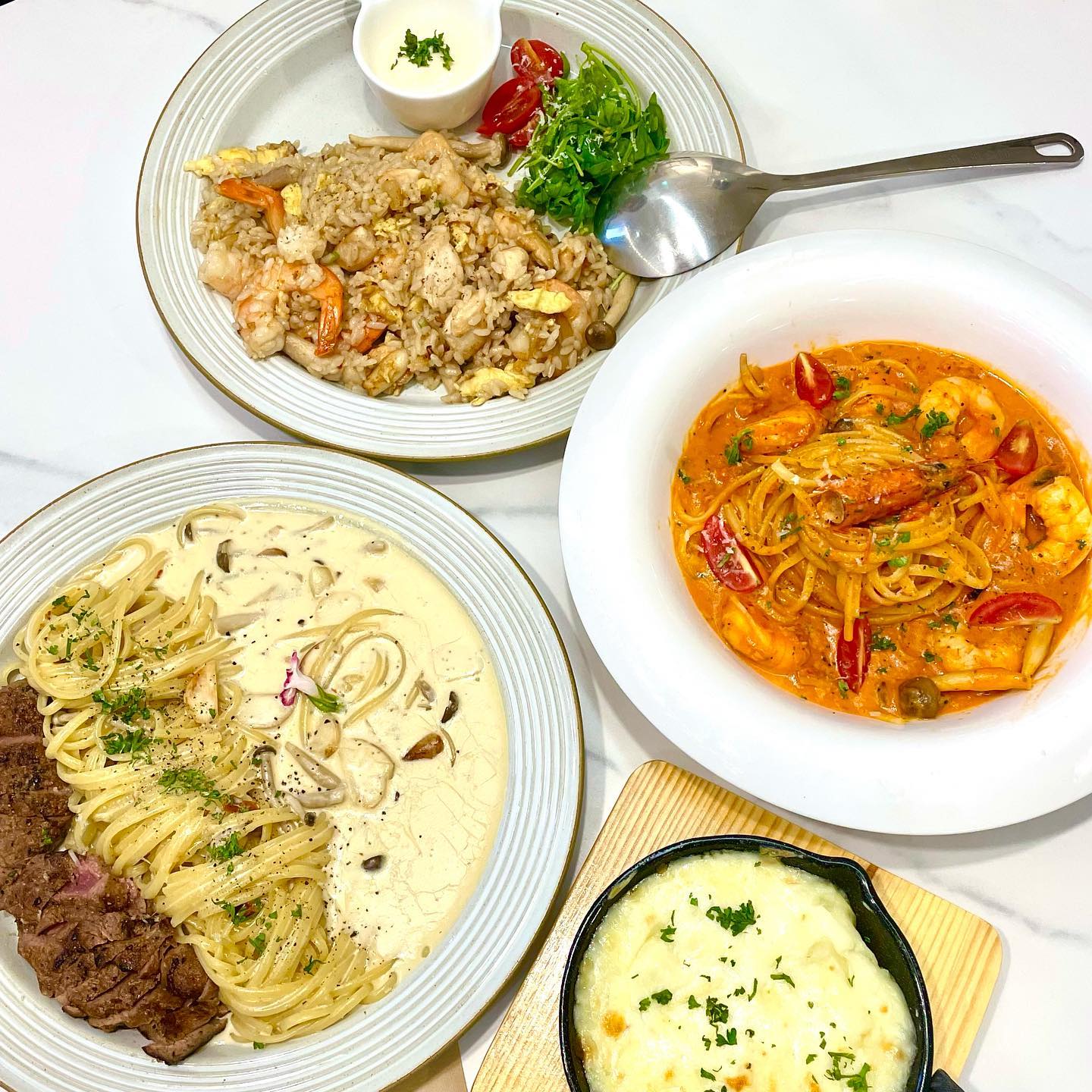 🍝 올잇이 인증 대구 동성로 양식 맛집 🍝

📍장소:레스팅07(resting07)
📍영업시간:11:30-21:50

대구 동성로 찐 데이트 양식 맛찝 떴다 ‼️
화이트&우드톤의 깔끔한 인테리어로 여심을 확잡았고,,
음식이 아주아주 신선했는데 이유가 쉐프가 엄선한 최상의 재료만으로 음식을 조리한다고 함 ㅠㅠ👍

🔥 이 곳의 최대장점 ‼️
🫶🏻 프라이빗 룸 공간 완비(최대 6명)
🫶🏻 태블릿 주문(테이블에서 직접 주문)
🫶🏻 다양한 음식&메뉴

뭐하나 빠지는게 없음 😇
동성로 데이트 맛집 찾는다면 레스팅07
무조겅 츄쳔 🐷🐷

#광고 #대구맛집 #대구동성로맛집 #대구맛집추천 #동성로맛집 #동성로레스토랑#동성로양식 #동성로양식맛집 #동성로파스타맛집 #동성로스테이크맛집 #동성로스테이크 #동성로데이트코스 #레스팅07