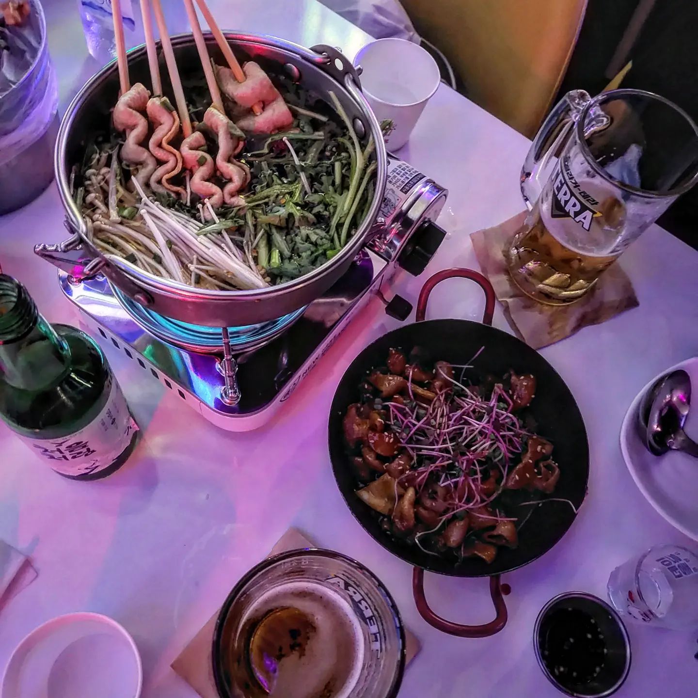 건대에 요즘 핫하다는 술집 🍺🍻

범맥주만의 특색있는 맥주가 따로 있던데
30대 으르신은 소주가 좋습니다🫡

#오뎅탕
#곱창볶음 (맵찔이는 비추)

#범맥주건대점 

📍주소 : 서울 광진구 아차산로29길 8 2층~4층
📍운영시간 : 매일 17:00 - 새벽 05:00

#건대맛집 #핫플레이스 #범맥주 #주말 #건대나들이 #맛집추천 #건대술집 #술안주 #술