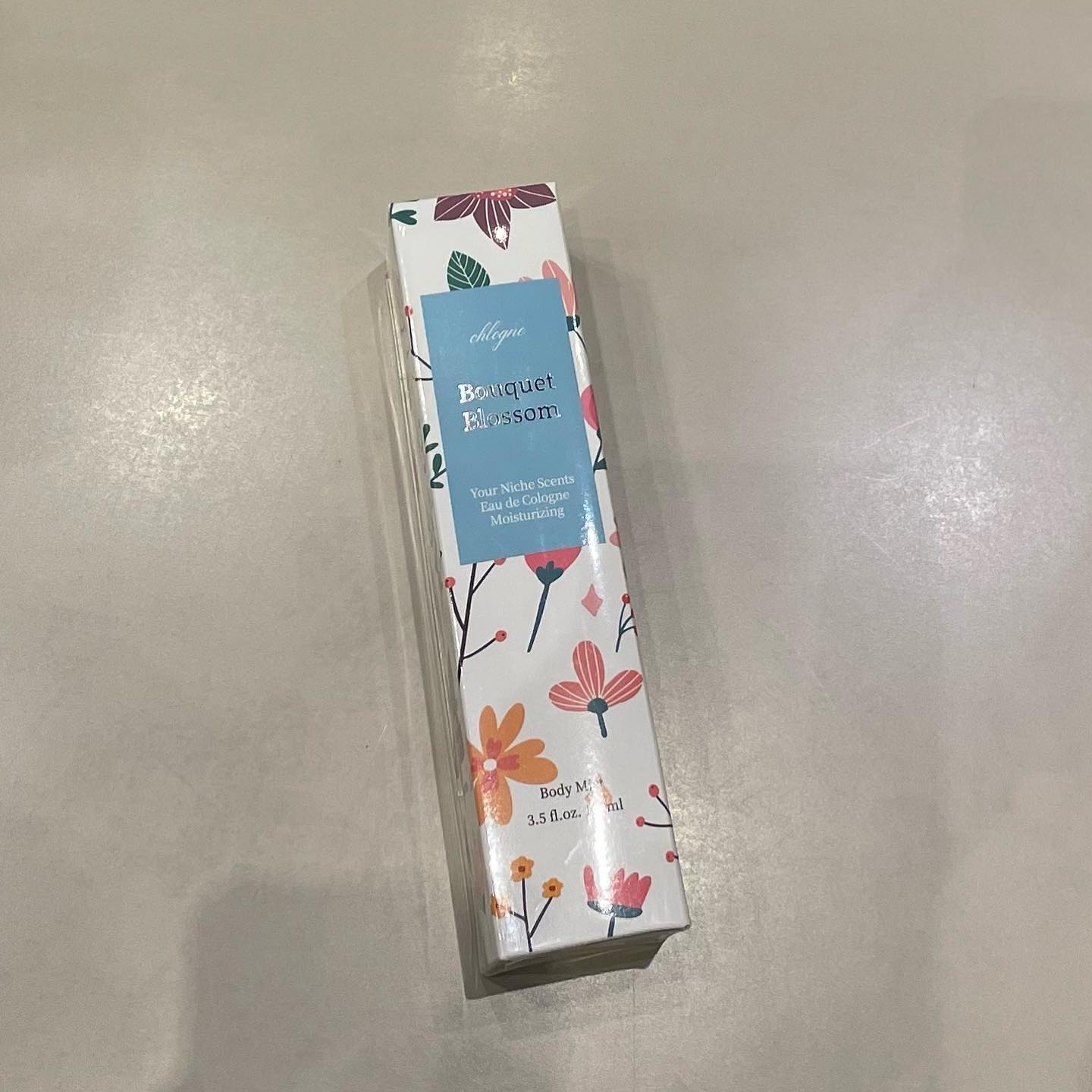  “향도 너무 제 취향이고 시간이 지날수록 향이 더 좋아요 지속력도 엄청 길었고 뿌리는 바디로션으로도 좋을거 같아요 선물하기에도 왕왕 좋을듯 👍🏻”
