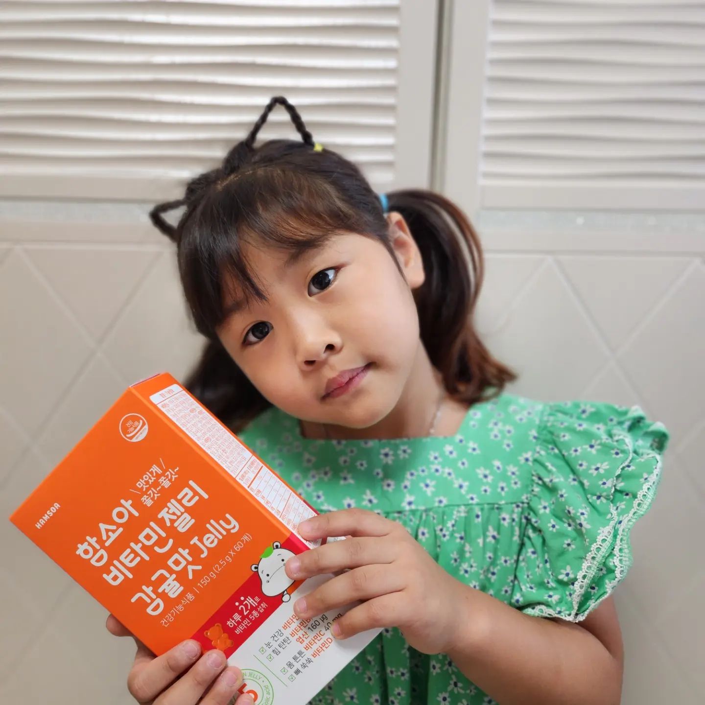 #협찬
🧡함소아 비타민젤리🧡
환절기만되면 비염으로 훌쩍이는 나니
기관지 약한 쭈니에게
종합비타민으로 함소아 비타민젤리 픽!!
환절기 건강 지키는 중이에요
⠀
함소아 비타민젤리는요
✔️포도맛과 감귤맛으로 맛있게!
✔️쫄깃쫄깃 맛있는 곰돌이모양 젤리!!
✔️비타민A,B,C,D와 성장기 어린이를 위한 엽산까지!
✔️하루2번! 아침,저녁으로 하나씩 간편하게
✔️함소아만의개발노하우가담긴부원료함유로 건강하게!
✔️균형있는 영양소 섭취가 필요한 아이에게 추천하는 종합비타민🧡
⠀
우리아이들에게 꼭 필요한 종합비타민!
함소아 비타민젤리로
맛있게,간편하게 종합비타민 섭취해요!
⠀
함소아 비타민젤리 최고🧡
⠀
#함소아비타민젤리 #함소아포도맛젤리 #함소아감귤맛젤리 #건강한간식 #비타민구미 #어린이멀티비타민 #어린이종합비타민 #젤리비타민 #종합비타민젤리
⠀
⠀