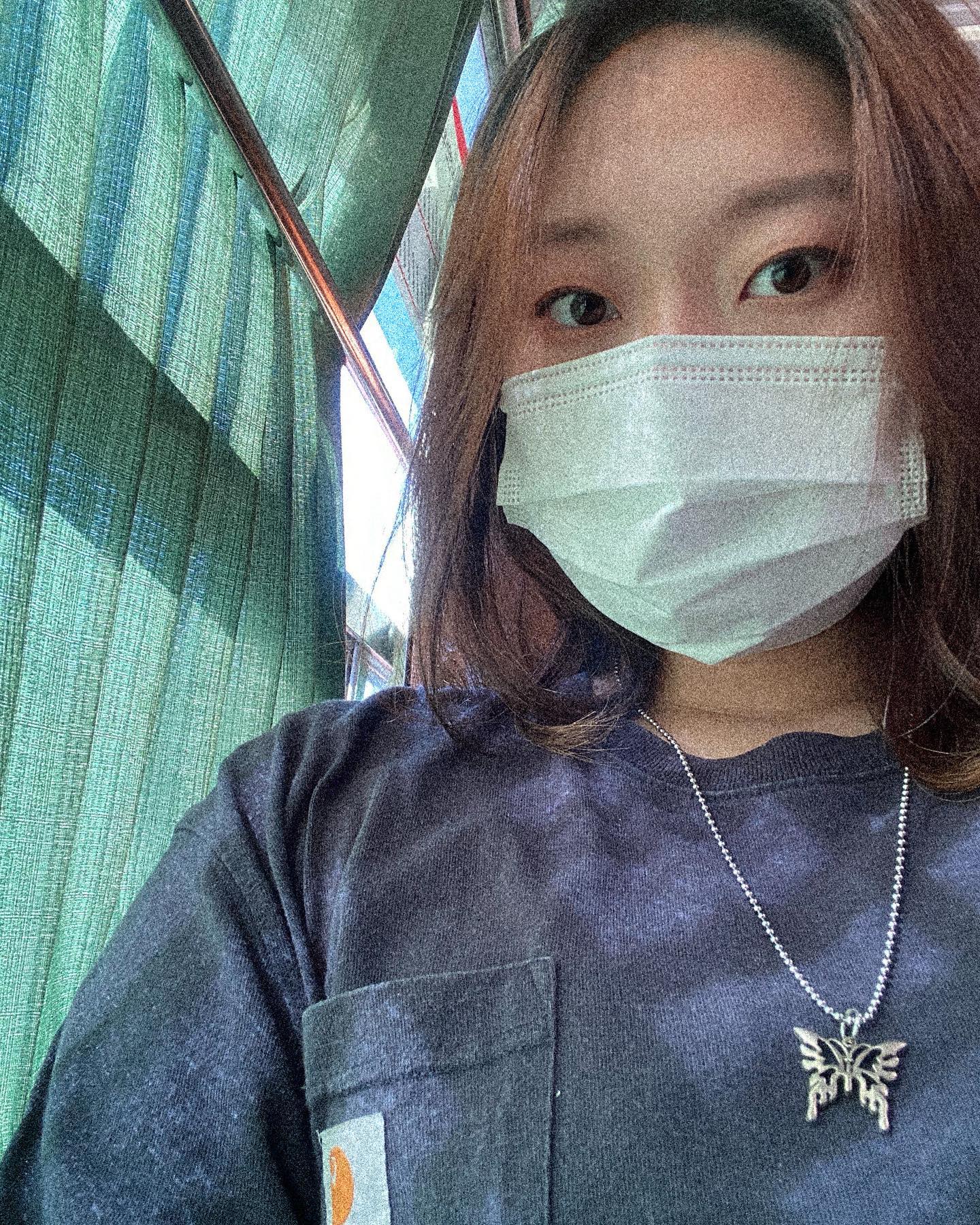 먐