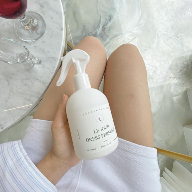 @e.un.___ on Instagram: "믿고 쓰는 르주르ღ’ᴗ’ღ 프렌치 라벤더향의 섬유탈취제로 매일 세탁하기 어려운 커텐, 침구류, 옷에 뿌려주면 좋아요 강민경님 유튜브에서도 사용하시는거 봤는데
