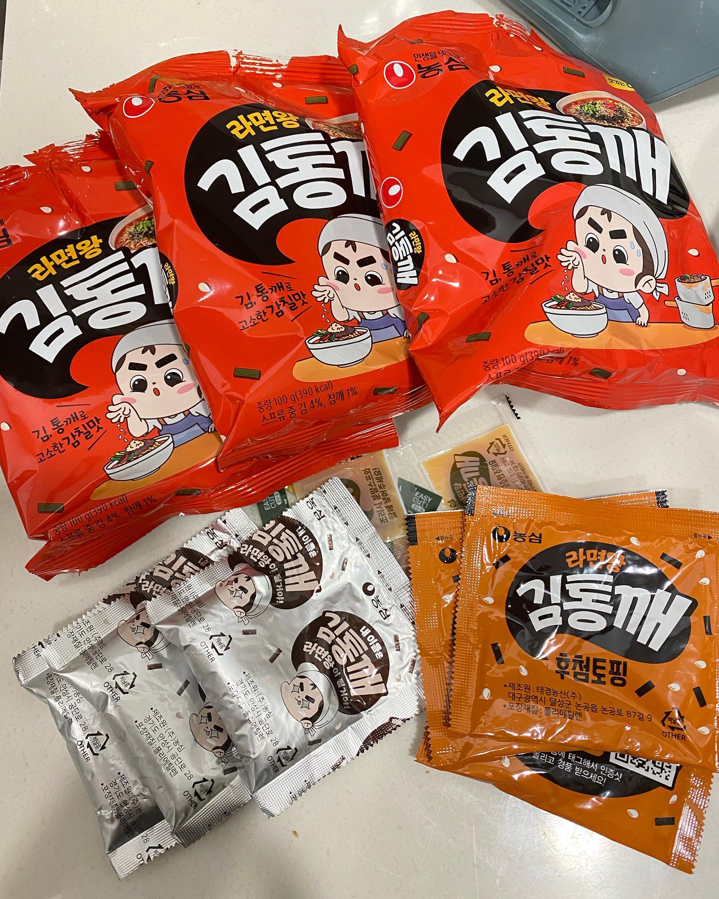 야구보다 나온 광고에 빵터져서 구매한 김통깨라면 ㅋㅋ
김종민 왤케 찰떡?! 

#농심 #라면왕김통깨 #김통깨출시이벤트