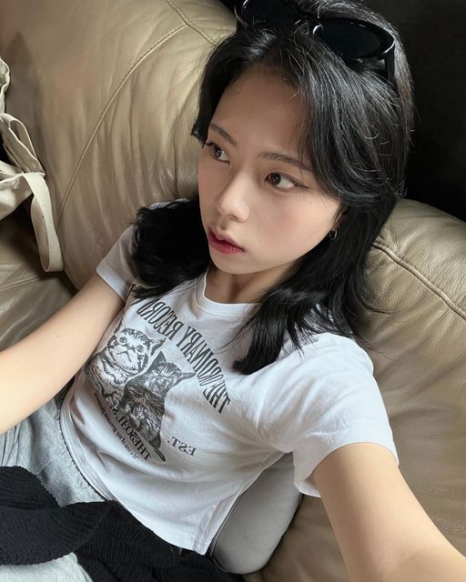곽민선 on Instagram: "난 이 프린팅이 너무 마음에 든다구🐈‍⬛🖤 @5oml_official"