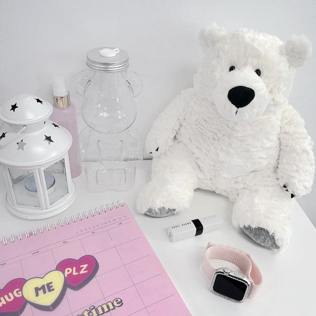 새 롬 on Instagram: "#광고 #협찬 𝖷 @tasted.official ⠀ ⌜테이스티드⌟ 어글리 뽀글이 북극곰🐻‍❄️ ⠀ ✓ 귀여운 생김새와 부드러운 촉감 ✓ 안고 자기에도, 인테리어로도 좋은 사이즈 ⠀ 나