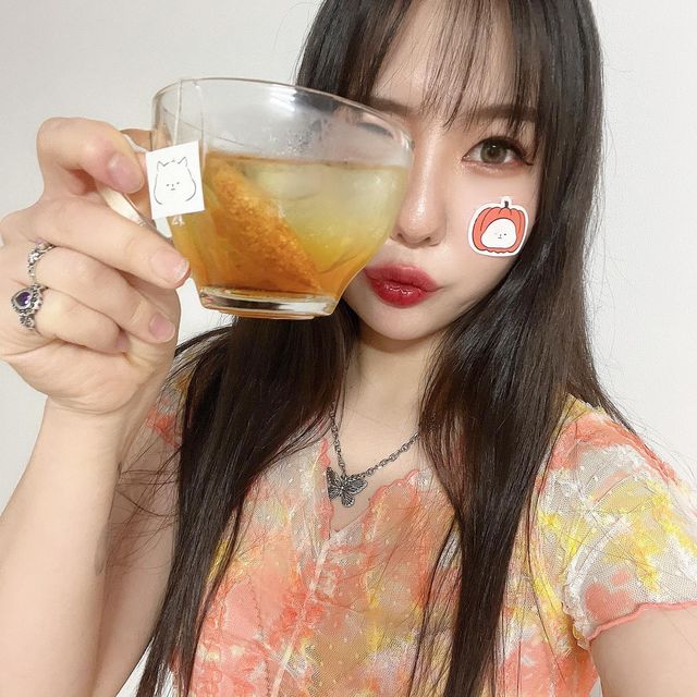 👑송공주🍑♥️ | 안양시 대표 빵댕이 공주 (a.k.a. 안빵공👸🏻‼️) on Instagram: "#광고 까꾸웅~🙌🏻 송공주 등장👸🏻‼️ 매일아침 자고일어나면 땡땡붓는 우리의 얼굴과 지친몸