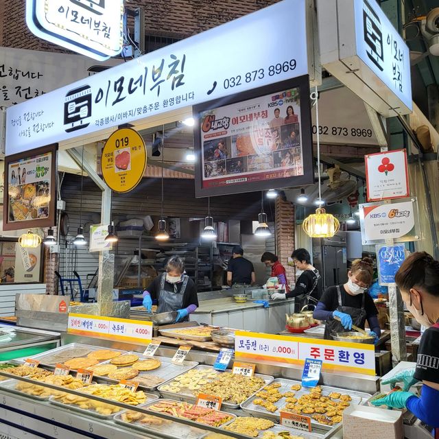 홍영서 on Instagram: "#광고 #이모네부침 자취생 한 끼 반찬으로도 딱 좋은 모듬전과 귀여운 하트 모양의 김치전까지! 편식쟁이도 맛있게 먹은 고추전이랑 버섯이 들어간 전이 제 원픽 🥺❤️
