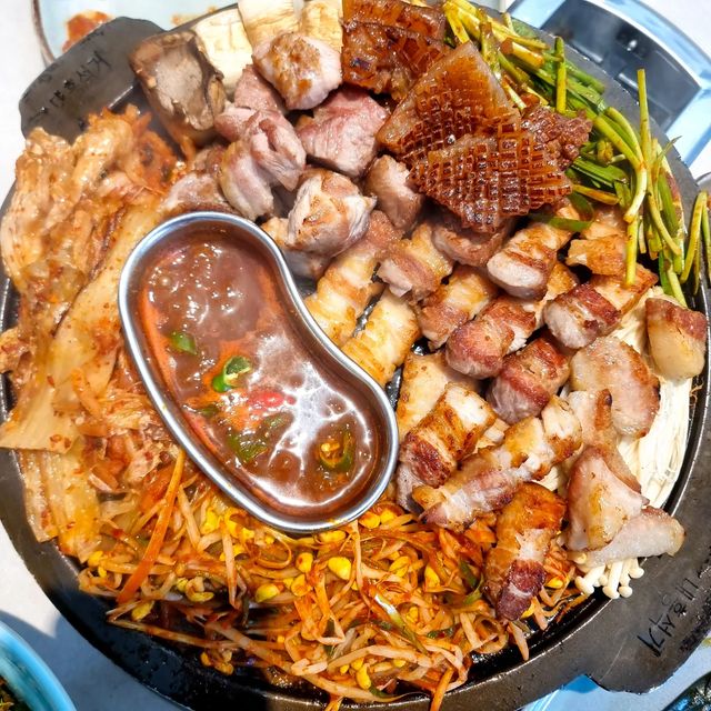 집밥 / 홈쿡 / 요리 / 음식 / 캠핑 / 카라반여행 / 여행 /맛집 on Instagram: "#동네맛집 #미진삼겹살월성점 #오늘아님주의 대구 동성로에서 유명한 삼겹살 맛집~ 분점인 월성동에 방문했어요~ 웨이