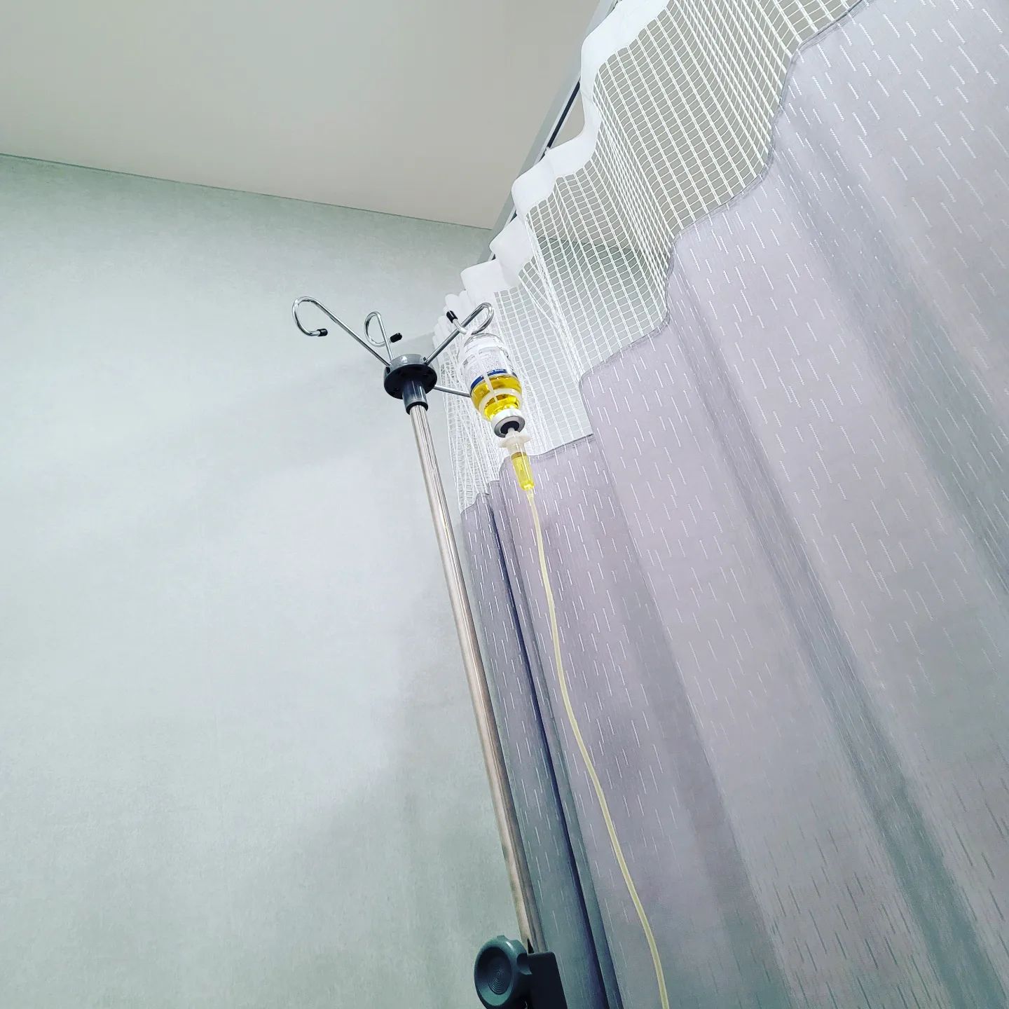 #오늘의일상 #영양제투혼 #먹는약만몇개인지 
.
#피검사 #영양제 로 양쪽팔은 멍들고 엉덩이주사도 몇대인가.. 주사천국ㅠㅠ
.
스케줄취소가 반가운 소식이 되었어요^_^
.
오늘은 먹고자고 #또먹고자고 푹쉬어보아요♡
.
#몸이만신창이 #워킹맘스타그램 #얼마만인지 #힐링 #휴식 #진정한쉼이란바로이맛❤️ 
.
.
당분간 건강관리에 힘쓸예정 ! #환절기 #건강관리