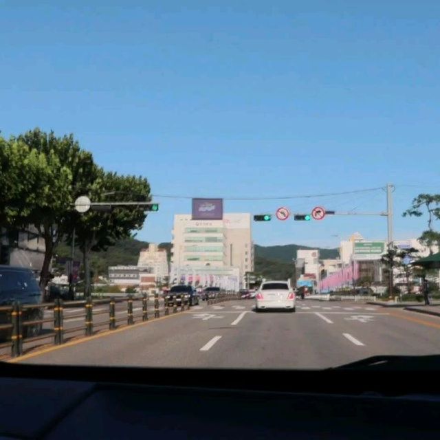 ♡euni♡ on Instagram: "#광고 ⠀ 차량방향제 하나 구매했는데, 방향제 거치대 2개,핸드폰거치대까지 케이스에 담겨오는~ 코코쥬 명품 차량용 방향제 고급 프로펠러 자동차 디퓨져 예쁜데다 실