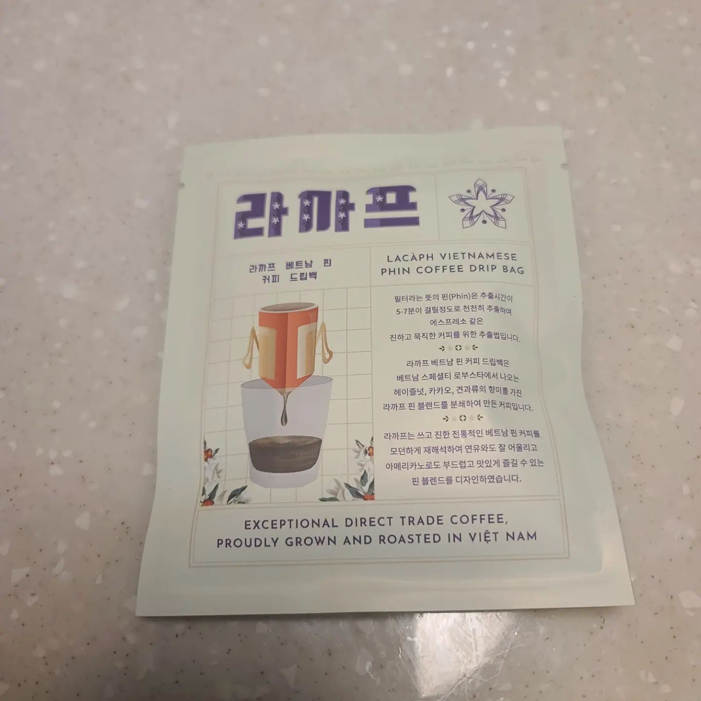 #할인구매 lacaph.coffee.korea #라까프 #홈카페
베트남 커피를 좋아하는 분들이라면 드셔보실만 한 것 같아요 ㅎㅎ 전형적인 진한 베트남 핀커피인데 향이 부드럽고 맛이 진합니다
#베트남커피 #홈카페커피 #스페셜티커피 #드립백커피 #캠핑커피 #핀커피 #대용량드립백 #파인로부스타 #신상품나왔을땐 #08L