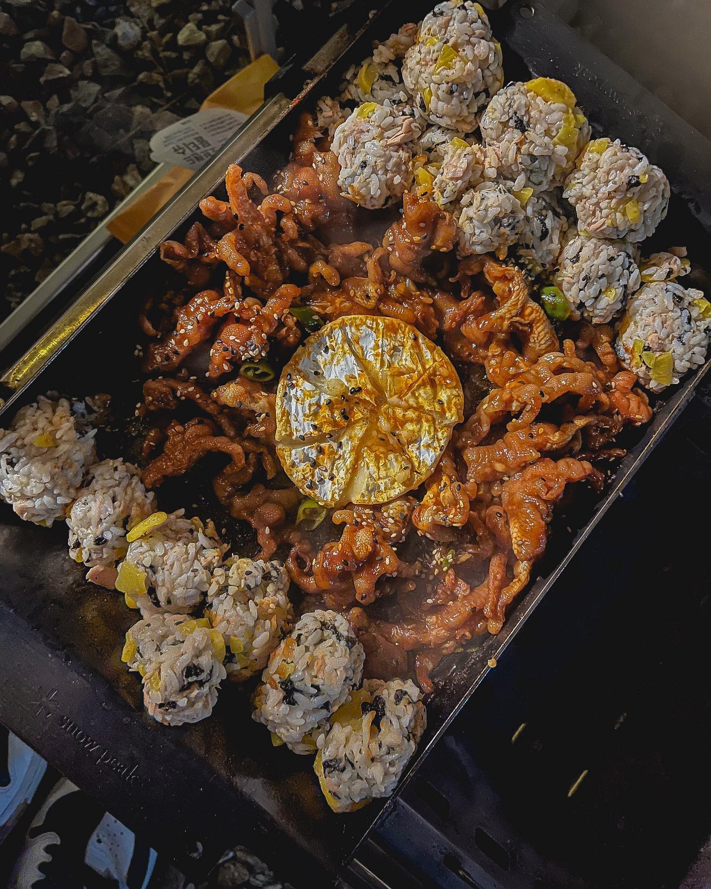 까망베르 퐁듀 닭발과 캠핑의 밤🌙

쿠팡에서 산 닭발인데 너무 맛있어요❤️
전부터 해보고 싶었던 까망베르 치즈 퐁듀도 도전해봤어요!
매콤한 닭발🔥과 고소한 치즈🧀의 만남
주먹밥까지 야마주게 만들어 먹었어요!
 
캠핑에서 먹는 야식 최고👍
