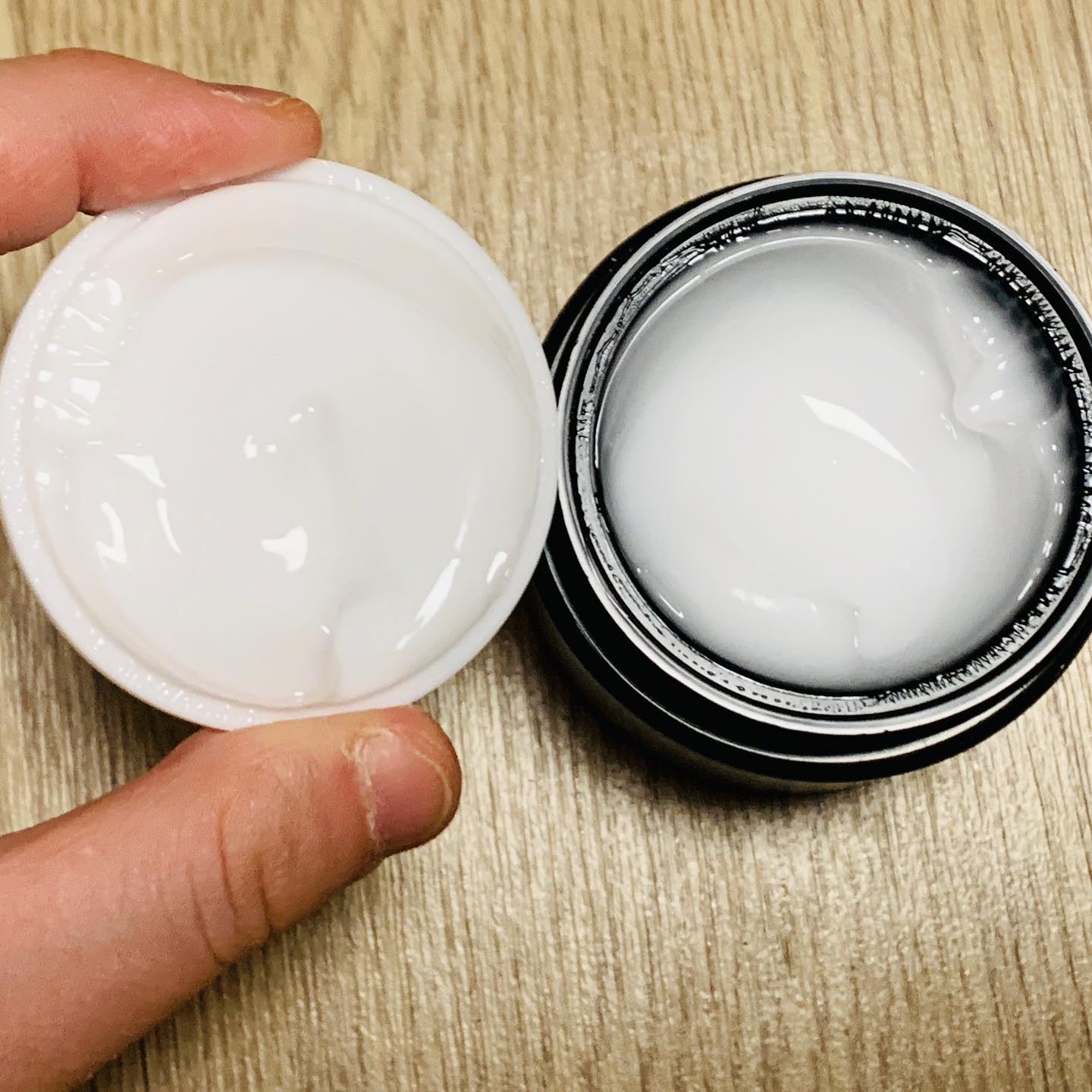 🧙‍♀️강남마녀 넥크림
나이들어도 피부 탱탱한 연예인들
하지만 티났던 곳 바로 목!

얼마 전 까지만 해도
목주름은 사람들이 잘 안봤엇죠?!

옷으로 몸은 가릴 수 있지만
목은 못가리는거 아시나요!?
우리 센스쟁이 라벨영이 도와준다고요~

✔ 시술없이 효과는 그대로
✔ 콜라겐 완전체 5종
✔ 리프팅 부스터 특허3종
✔ 흡수율 up 

바로 강남마녀 넥크림이라 불리는 아이라고요~
목주름크림이죠!
주사시술 대신 틈틈히 관리할 수 있다면?!

강남마녀 넥크림은
콜라겐 완전체 5종이 들어있답니다!
그리고 목은 이리저리 스치는거 많아서
제형도 중요한데
발림성 꾸덕 안하고 스며들어서 좋더라구요!

주름생김은 어쩔 수 없지만
평소관리로 덜생기게! 놓치지 않을거에요💡
/
#광고 #협찬 #라벨영 #강남마녀넥크림 #목주름 #목주름크림 #목주름관리 #넥크림 #목주름없애기 #콜라겐주사