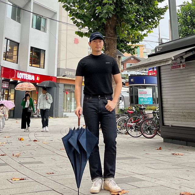 레이 [REi] on Instagram: "#제품제공 오늘은 운동하시는 인친분들을 위한 추천템입니다. 헬창처럼 운동하지는 않지만, 저처럼 옷을 좋아하는 사람들. 옷에 진심인 사람들은 보통 어느정도의 관