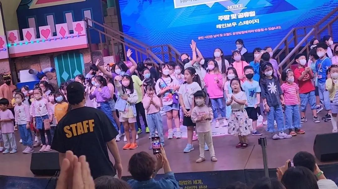#오월드 #댄스대회

동물원 갔다가
댄스대회 1등 함ㅋㅋㅋㅋㅋㅋㅋ

#뭐가되려고그러니
#궁굼하구나