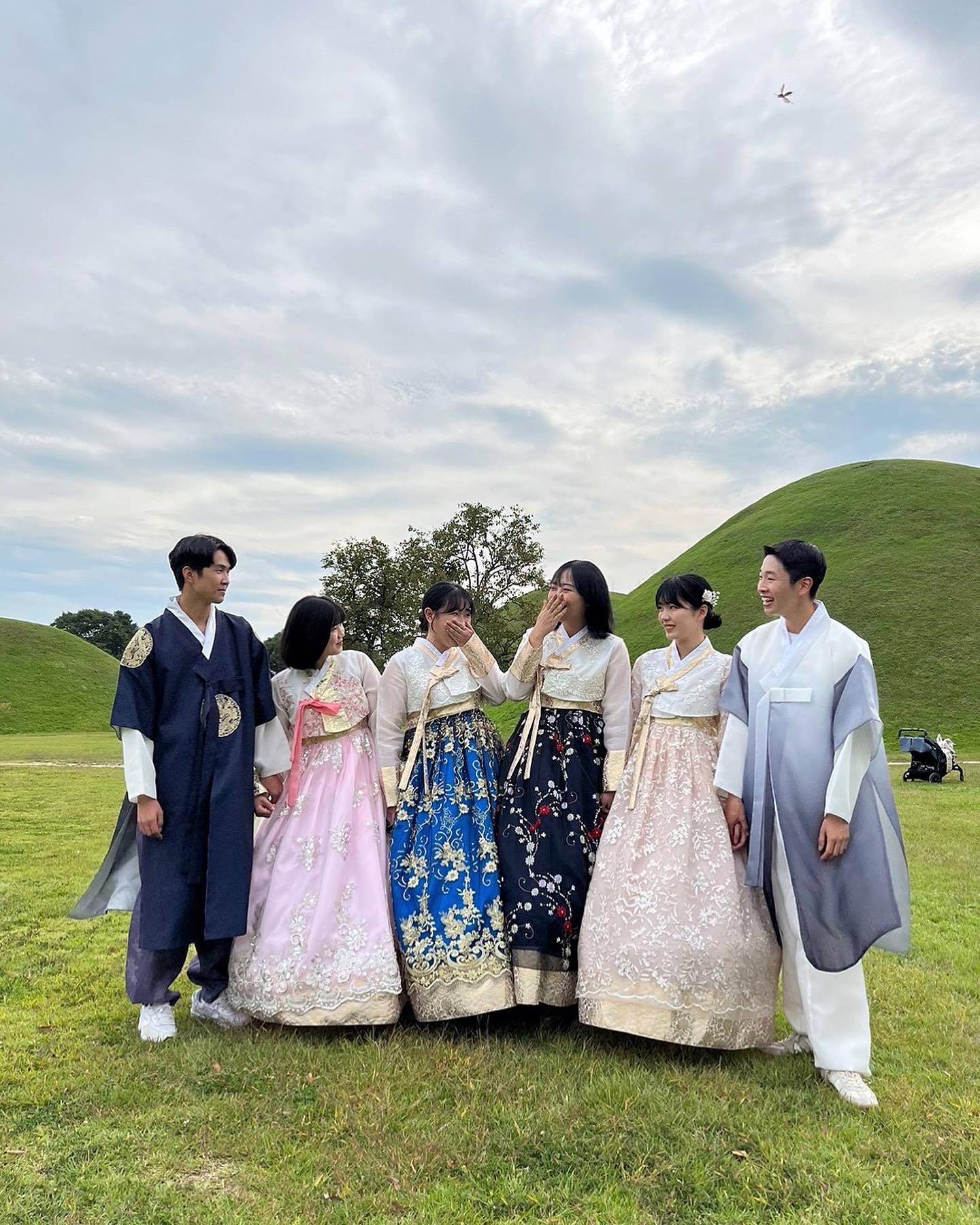 가족여행 👩‍👩‍👧‍👧👨‍👦
.
.
#경주 #여행 #한복 #황리단길 #대릉원 #가좆같은사이 #비지니스 #일상 #팔로우 #좋아요 #daily #🤍