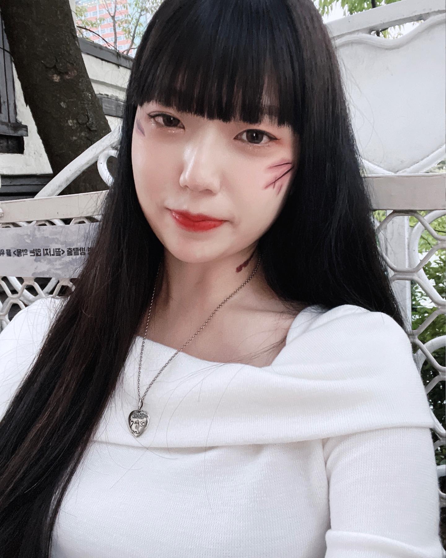 기분이 째져
피부도 째져 
좀비 등장 낄낄 (੭ ᐕ)੭*⁾⁾