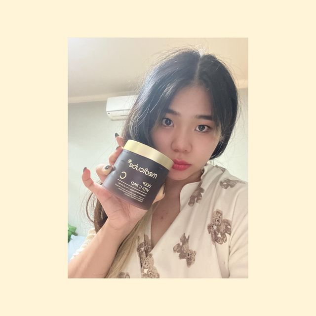 이제이 on Instagram: "#광고 요즘 내 잡티와 피부톤 잡아주는 효자템 #메디큐브 #딥비타C패드 🍋🍋 패드 한 장으로 잡티관리를 손쉽게‼️ 비타민 워터가 500,000ppm이나 들어가 있어 전성분 가