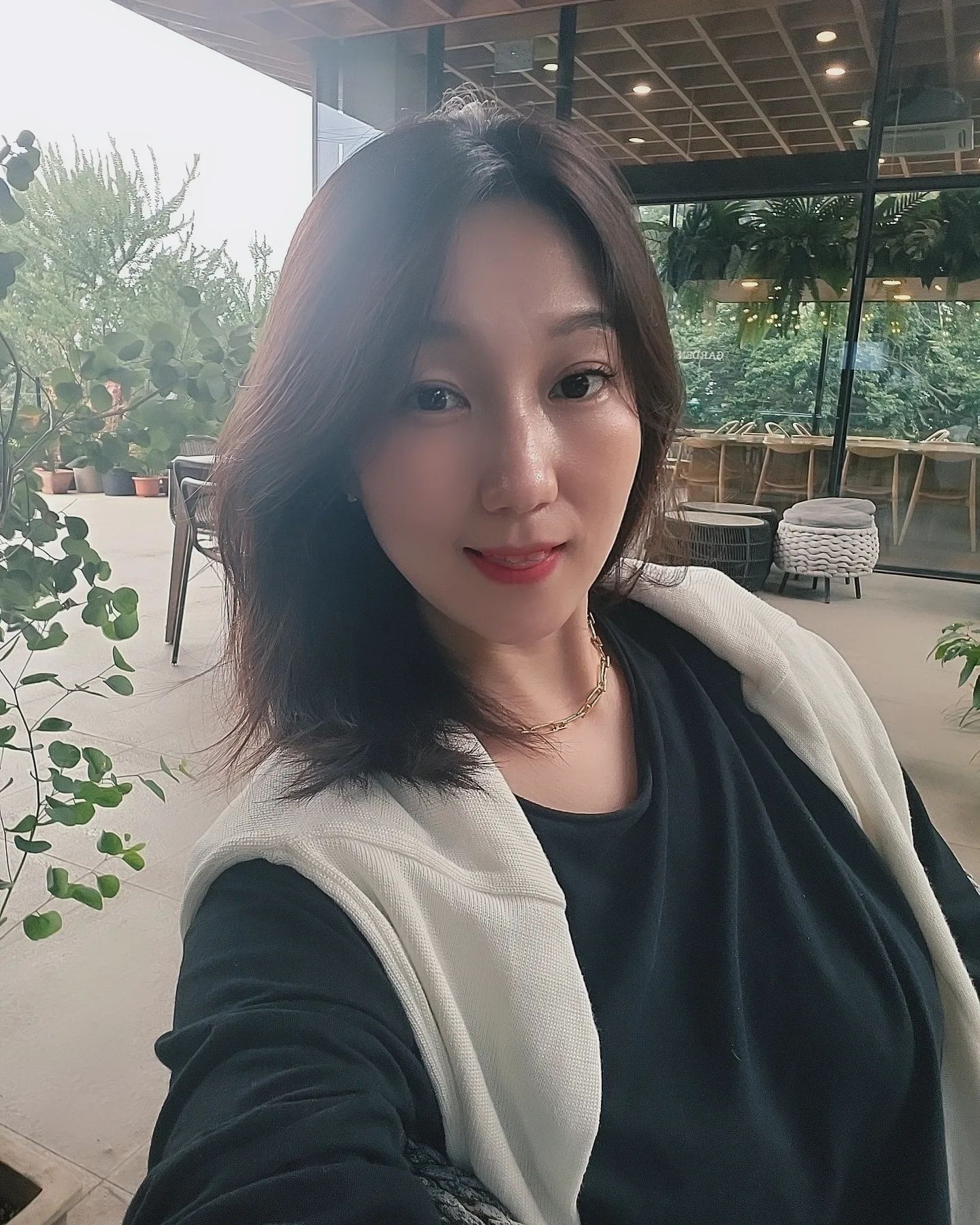 .
늦은피드 
간만에 셀카ㅎ
이노무 똥손은 어떻게해야 사진을잘찍을까?
ㅎㅎㅎ 

#제주힐링여행
#jeju
#분위기짱
#가을가을
#가을여자
