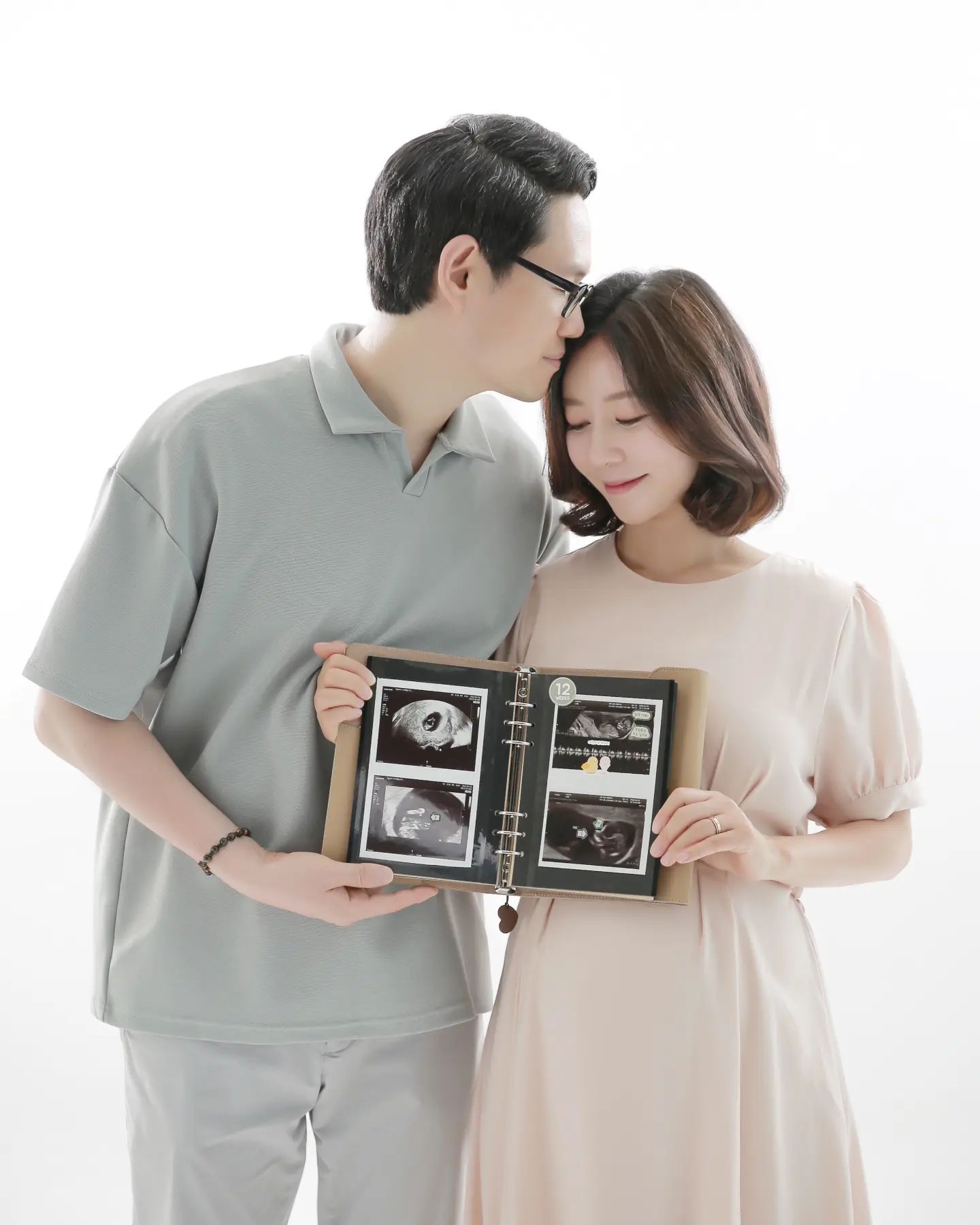 드디어! 바다가 세상에 나왔습니다 :)
벌써 인생 20일차를 맞이하고 있는 바다입니다.

태몽, 꿈자리가 너무 좋아서(호랑이 두 마리가 집에 앉아있는 꿈)!!!
그것도 제가 직접 꾸었습니다!!

이름을 바를 정, 임금 후 -> 이정후로 지었습니다.

고생한 와이프도 그리고 우리 아기 정후도 내일이면 집에 오네요.

인생에서 겪어보지 못한 감정을 처음 겪어봅니다.

정말 복을 많이 받고 태어난 정후입니다.
선물도 정말 많이 받고, 많은 분들이 기도해 주신 덕분입니다.

훌륭하게 잘 키워보겠습니다. 축하해주시고 선물 보내주신 모든 분들
그리고 기도해주신 모든 분들께.. 특히, 새로운 생명을 선물해 주신 주님께 진심으로 감사드립니다.

#탄생 #기쁨 #생후 #20일차 #신생아 #갓난아기 #아기 #아기스타그램 #아빠 #축탄생
#데일리 #아버지 #아들 #조리원 #와이프 #출산