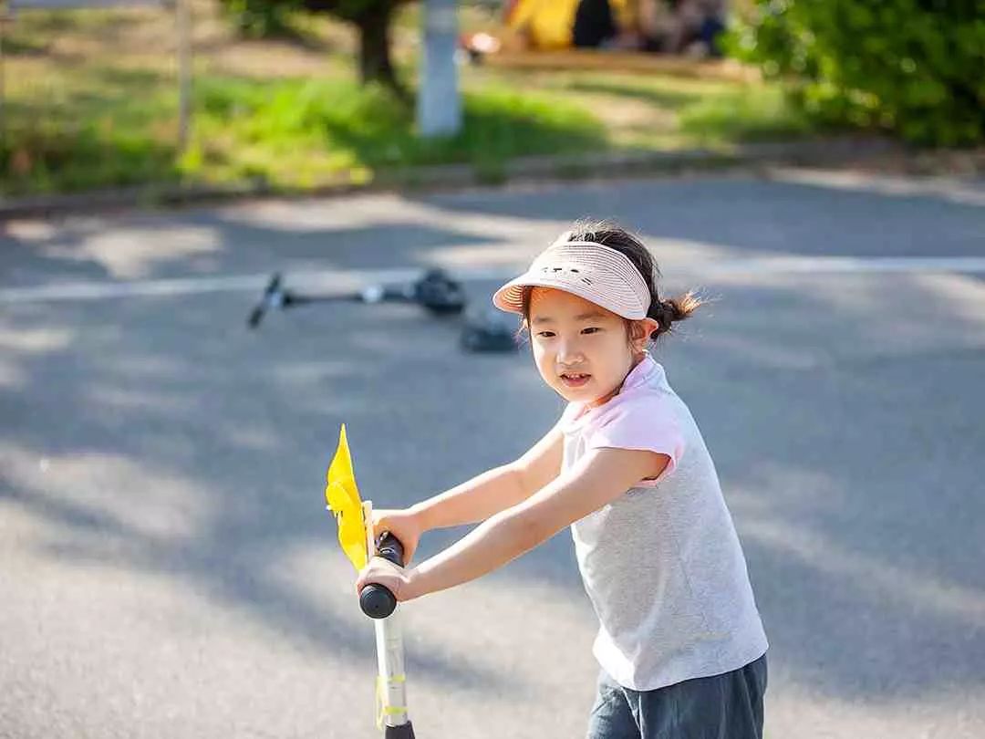 바쁜 일상 중에도
아이들과 함께한 
잠깐의 여유

좀더 크면 엄빠와
놀아주지도 않을테지만
꽁무니 따라다닐 
때까지만이라도
신나게 놀아보자

#금강하구둑 #가족 #남매스타그램 #군산여행 #킥보드 #육아 #당일치기 #놀스타그램 #가족여행