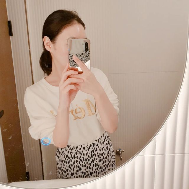 @21inch_hye on Instagram: "우왓.. 이마 광 좀 보세여.. ✨️ 수분부족형 피부라 환절기만 되면 피부가 트고 화장이 떠서 관리 받고 왔어요 🧖‍♀️ 마크뷰 진단기로 피부 정밀진단을 받았는데 역