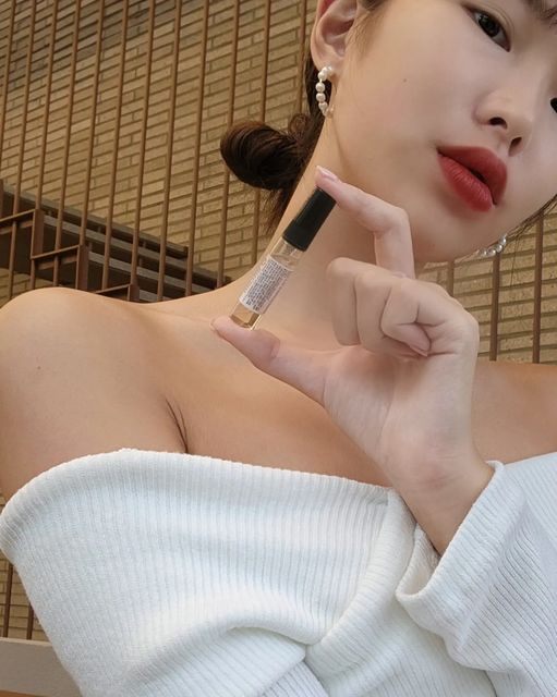ᴊɪʏᴇᴏɴ on Instagram: "#광고 '블랙하비'에서 향수를 받아보았어요! 여행가거나 놀러갈때 간편하게 들고 다니기 좋아서 벌써 거의 다 써가요.... 향 구성도 많아서 선물하기도 좋고 다양하게