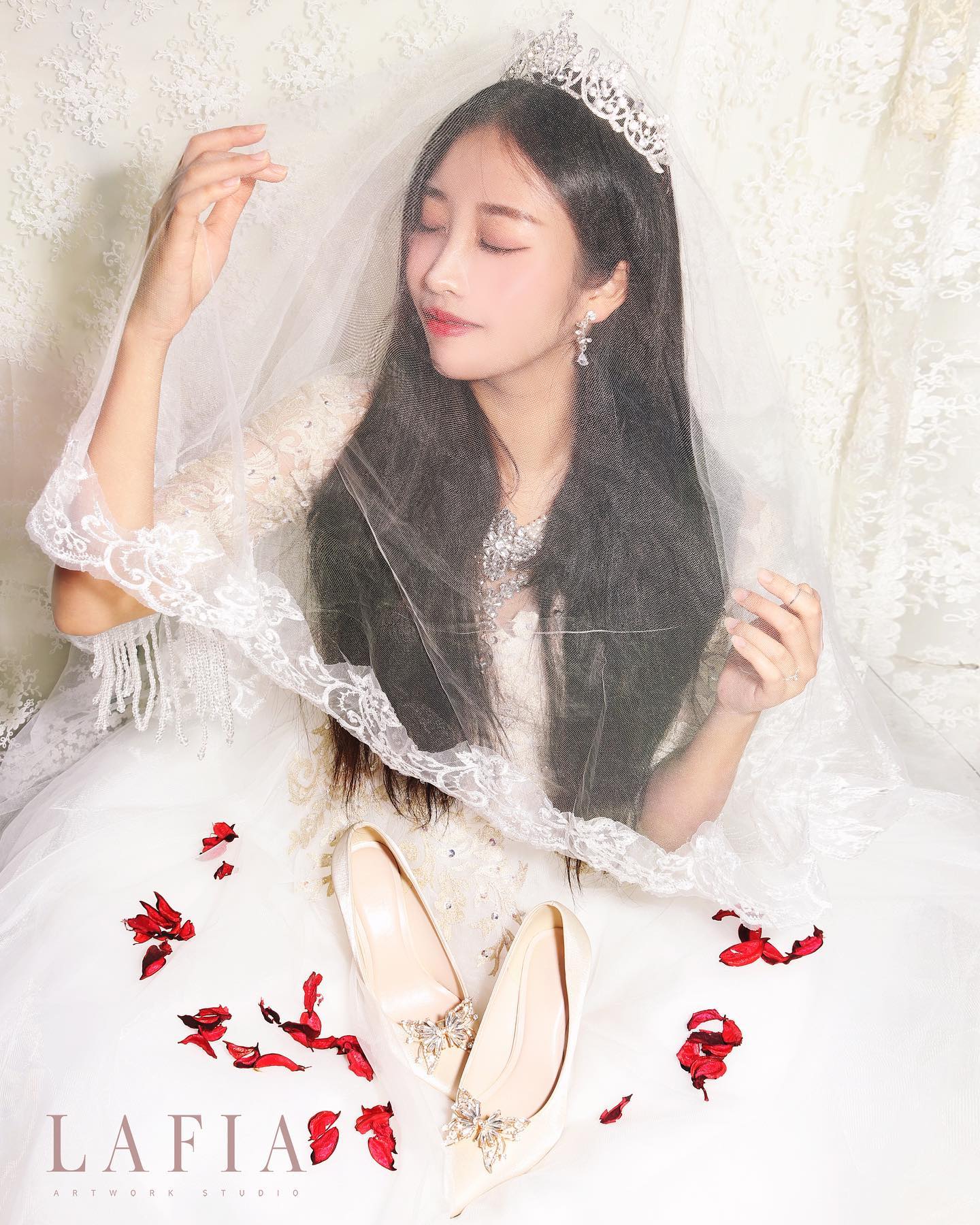 [ 비기닝웨딩 ] 촬영했어요!🥀
누구나 촬영 가능하대요!
라피아로 가보세요!
lafia_artwork

시간 가는줄 몰랐던 공주놀이,,❣️

담당작가 : lafia_flower.photo

#라피아 #라피아스튜디오 #컨셉스튜디오
#공주컨셉 #드레스컨셉 #공주놀이