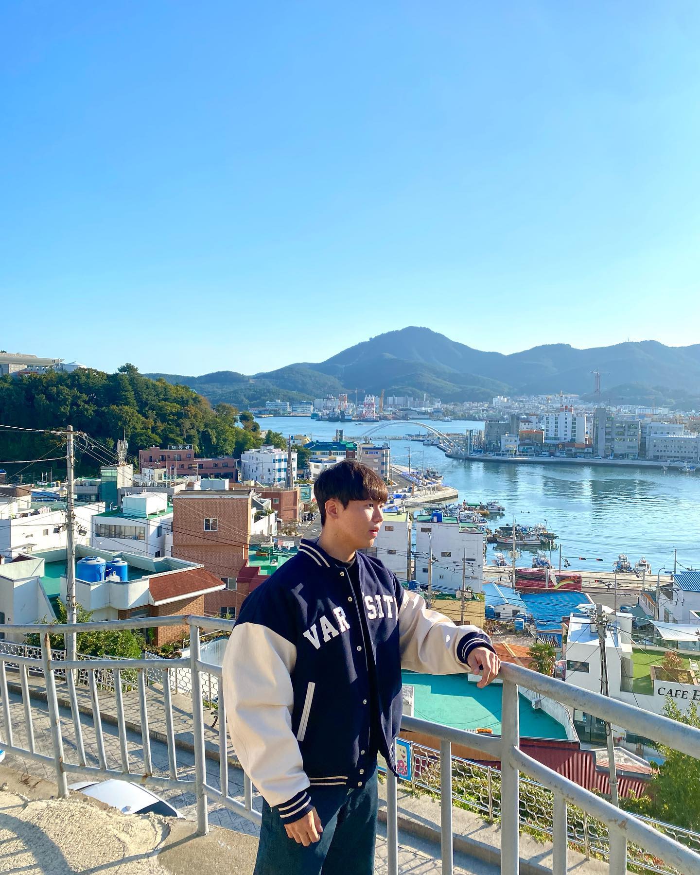 ⠀
동피랑 벽화마을 후기
그냥 더웠음