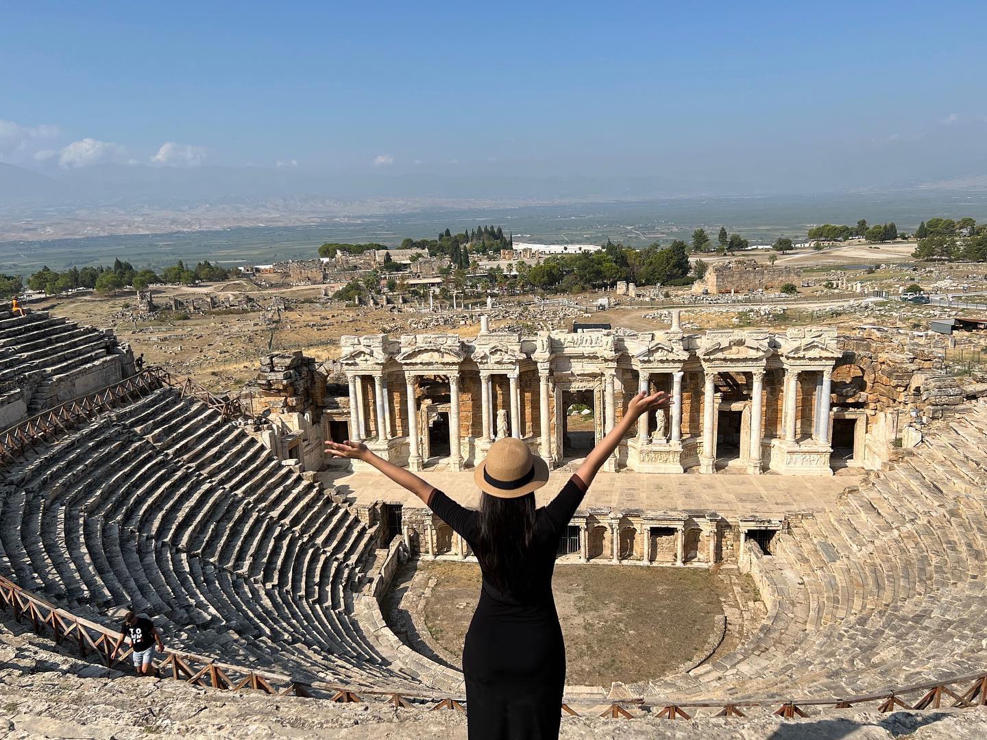 2세기에 만들어진곳을 21세기에 방문하다니... 이 웅장함은 어떻게해도 안담겨🏛

#pamukkale #turkey