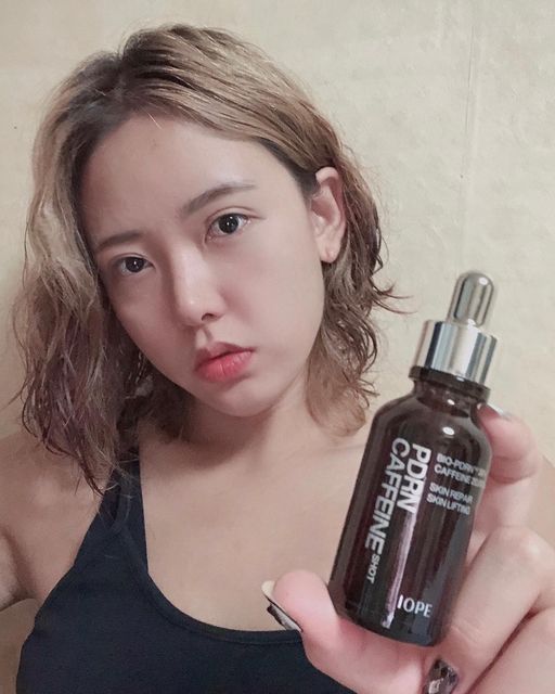 재영🇰🇷☕️📖🎤🎥 on Instagram: "✔️ 바르는 입체각 리프팅💆‍♀️ IOPE PDRN 카페인샷🪞 👉Bio-PDRN_tm 손상된 피부장벽을 케어하는 독자적인 리페어 워터 👉피부 카페인_tm 정체된 피부