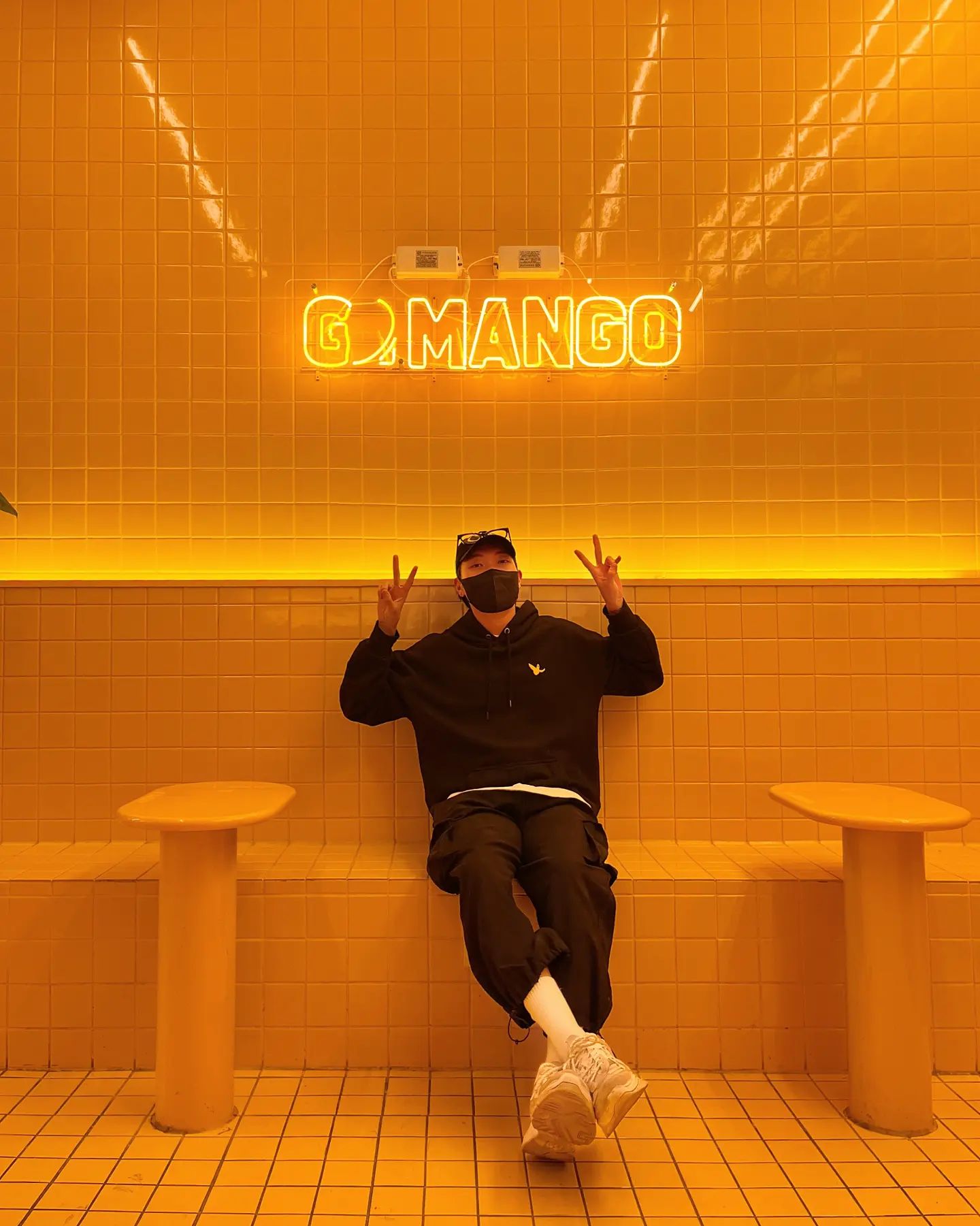 카페도 얼굴도 로고도 다 노랑🥭