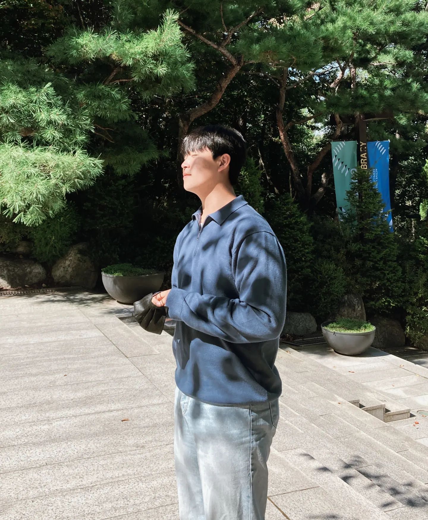 성경이라는 나침반을 통해서만 옳은 길로 가길 기도합니다 🧭
-
의인의 길은 동틀 때의 햇살 같아서, 대낮이 될 때까지 점점 더 빛나지만 
-잠언 4:18-
.
.
#잠언 #옳은길 #의인의길 #햇살 #햇살좋은날 #안양대 #신학과