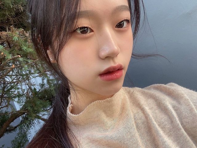 김선우 on Instagram: "#협찬 🌱오르위 머위크림🤍 머위는 대표적인 봄나물로 약초라고 불릴 정도로 몸, 피부건강에 좋은 나물이에요. 항산화와 진정에 좋은 오르위의 머위 크림을 제공받아