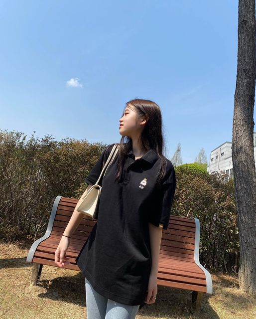 김선우 on Instagram: "#협찬 후아유 스티브 카라 티셔츠💙"
