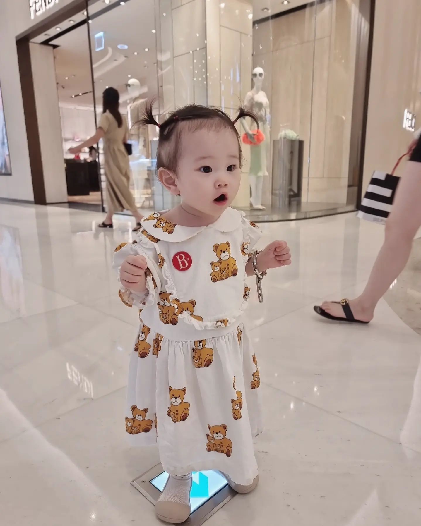 수아맘🤱 수아 450일차👼

#인스타베이비 #아기모델 #딸맘 #도치맘 #맘스타그램 #예쁜아기 #슈프림 #supreme #커피맛집레스이즈모어 #맘소통 #소띠맘소통 #소띠맘 #육아맞팔 #육아소통 #육아정보공유 #소띠육아소통 #육아일기 #육아소통맞팔#맞팔해요 #소통환영 #선팔맞팔 #좋반사 #댓반사 #fff