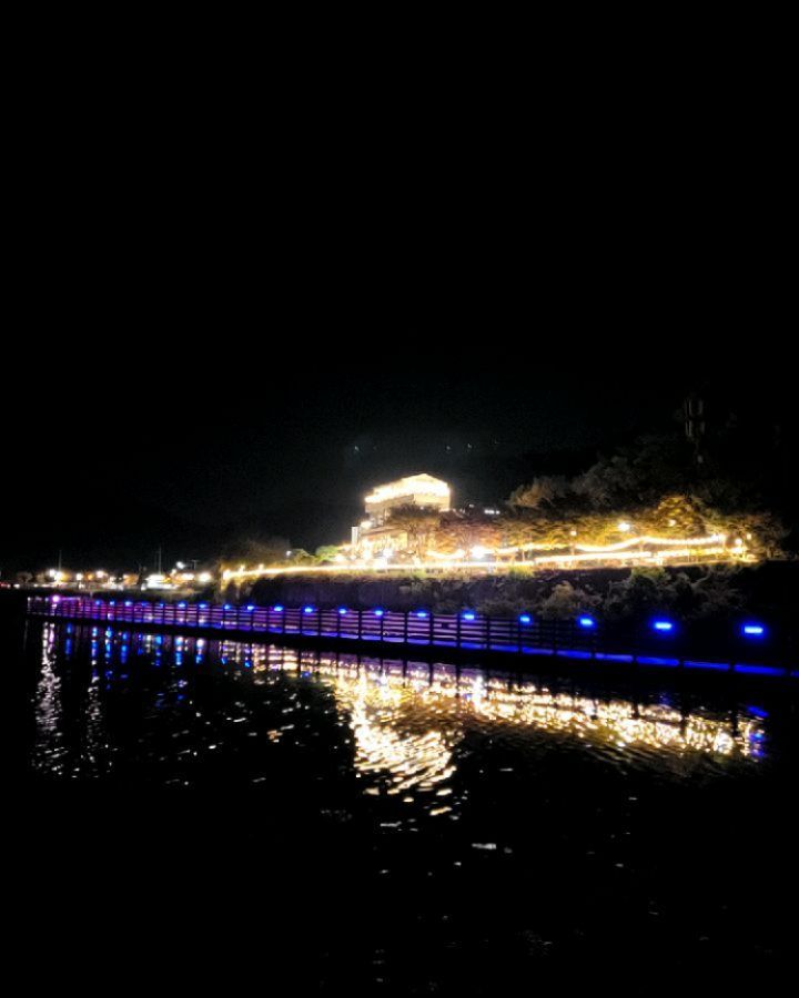 ㆍ
구미~
동명지수변공원~♡
ㆍ
야경이 정말 이쁘고
아름답네요!!
ㆍ
ㆍ
구미 가시는 분들은
동명지수변공원 
야경 추천!!
ㆍ
ㆍ
ㆍ
#동명지수변공원#구미