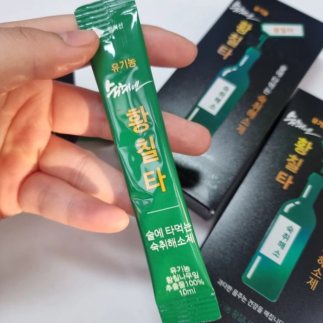 ❤서뤼❤ on Instagram: "#광고 소주에 타먹는 숙취해소제 황칠타♥ 술에 타먹는 숙취해소제로, 소주에 타먹으면 알코올 향이 살짝 날아가 부담없이 드실수있으며, 목넘김이 부드러워지며, 숙