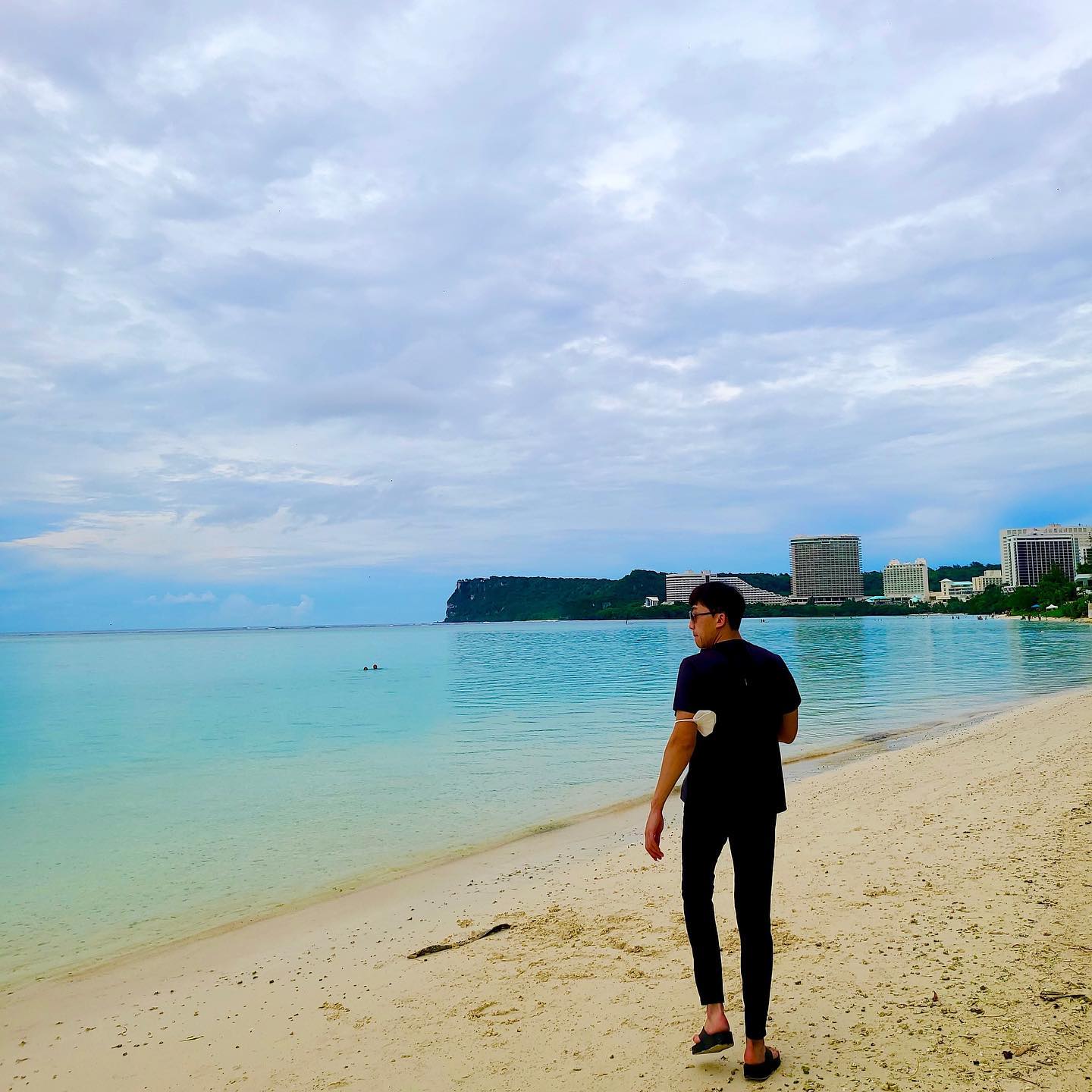 괌 앞바다 상륙 작전🔥😎
.
.
.
#셀카 #셀피 #셀스타그램 #셀기꾼 
#신혼여행 #괌 #guam #instagram 
#instagood #daily #dailylook #fashion
