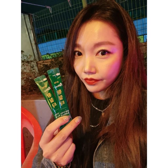 여행하는 술꾼언니💋 on Instagram: "#광고 숙취해소제가 인삼나무로 만들어졌다니? 듣기만 해도 술이 해독되는 느낌적인 느낌~~ 몸에 좋다는 인삼나무를 술에 타마신다면? 궁금했는데 직접 마