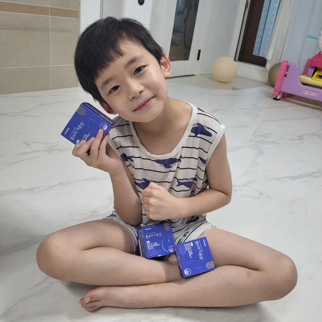 남매맘 일상 ꈍ◡ꈍ on Instagram: "#제품제공 ⠀ 육아맘은 모를수 없는 함소아! 어린이를 잘아는 함소아가 만든 8살 어린이영양제 함소아키온🤍 ⠀ 활동량은 많고 입은짧아 늘 제자리걸음인듯