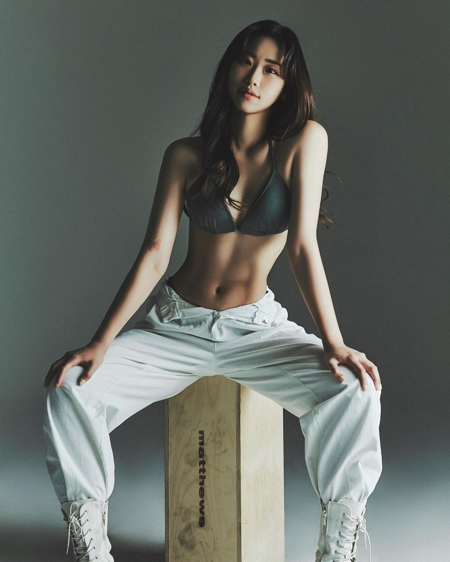 Body profile 🧃

Photo studio_rapt 
H & M makeupbyyoung__ 
Coaching jong8mon 
Clothes hm 
With _sb.dr_

찍은지도 벌써 3개월이나 된..!