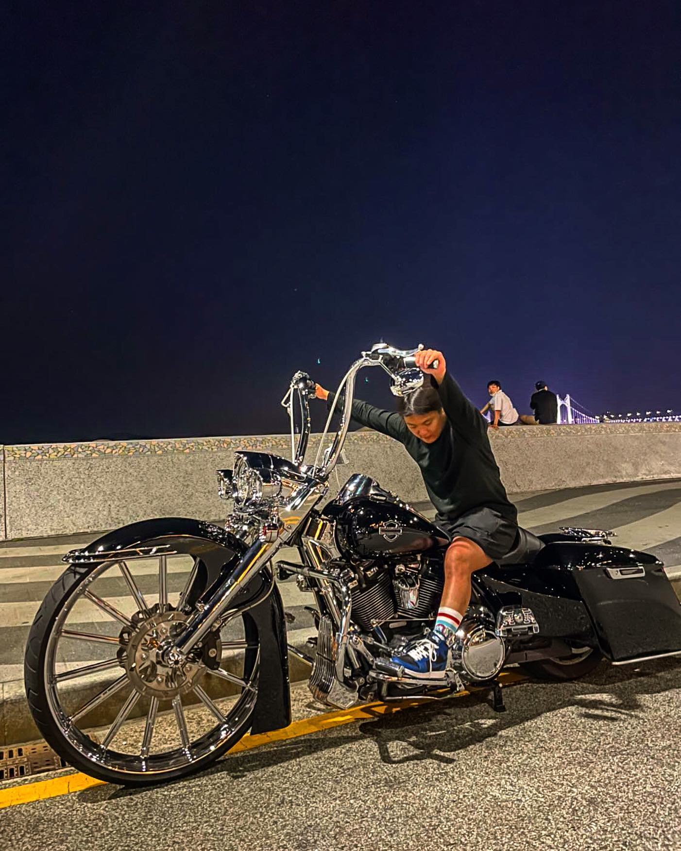 아빠 바이크 훔쳐탄 중2병 아들 시즌2🔥
(🏍️ -> wook_studio )
.
.

#할리데이비슨 #할리했어오늘도 #로드킹 #바이크 #바이크스타그램 #바이크타는남자 #30인치배거 #배거커스텀 #여행 #여행스타그램 #포항 #부산 #해운대 #마린시티#조던 #패션스타그램 #harleydavidson #bikestagram #roadking #30inch #bagger #좋아요 #좋아요반사 #선팔 #맞팔 #선팔하면맞팔 #인친 #likeforlikes #follow #followforfollowback