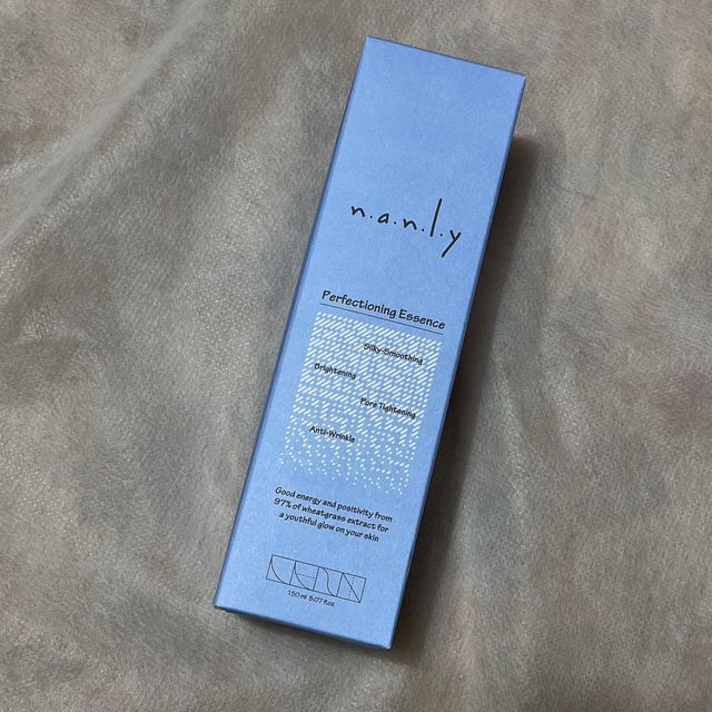 서녕 on Instagram: "#광고 (nanly) 난리 퍼펙셔닝 에센스 ⭐️ 요 아이는 모공 탄력 관리의 핵심 성분들로 구성이 되어 있어용 :) AHA, BHA, PHA 성분을 함유하여 피부결부터 보습, 모공 속 노폐물 제