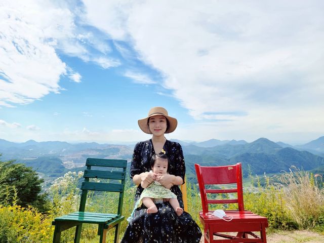 Eun A Jeong 🇰🇷 on Instagram: "날씨가 좋았던 주말~ 엄마랑 나들이❤ 전망이 좋아서 친정 갈 때마다 종종 가던 곳이 였는데 정말 정말 오랜만에 와 봤다 ㅎㅎ 3~4년 전에도 손님이 많긴했는데....