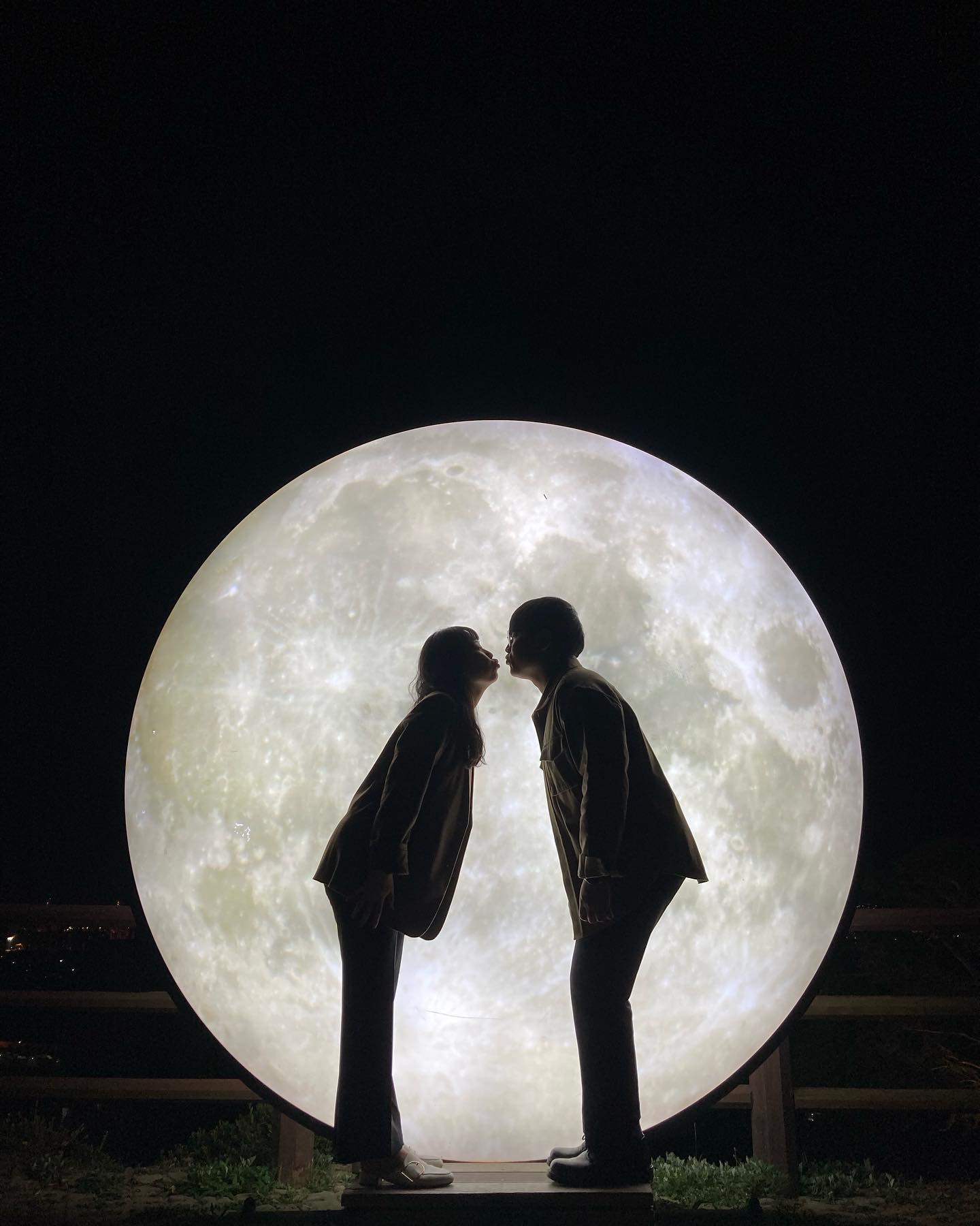 .

부산 남구에 위치한 #우암동도시숲 에 다녀왔어요
저녁 산책 시에 한번 방문해보시길 추천드려요 !

🌳 우암동 도시숲
📍 부산광역시 남구 동향로 106번가길 6
🚊 2호선 지게골역 근처에 위치
걸어서 가려면 지하철보다 버스 추천!
💲 무료
🌃 부산항대교가 보이는 야경 명소, 달 포토존이 유명함

.
.
.

#우암동도시숲 #우암동달빛마실 #남구데이트 #경성대데이트 #포토존 #달포토존 #부산항대교야경 #야경명소 #야경맛집 #부산야경
