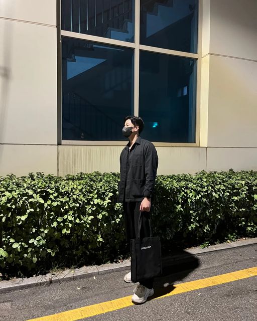 𝐃𝐞𝐨𝐤 𝐲𝐨𝐮𝐧𝐠 on Instagram: "#협찬 #광고 이번에 지쿤에서 데님 에코백 협찬이들어왔습니다❗️ 2022년 원단 개발로 물빠짐이 거의 없는 데님 소재를 개발 하였구요, 지쿤만의 감