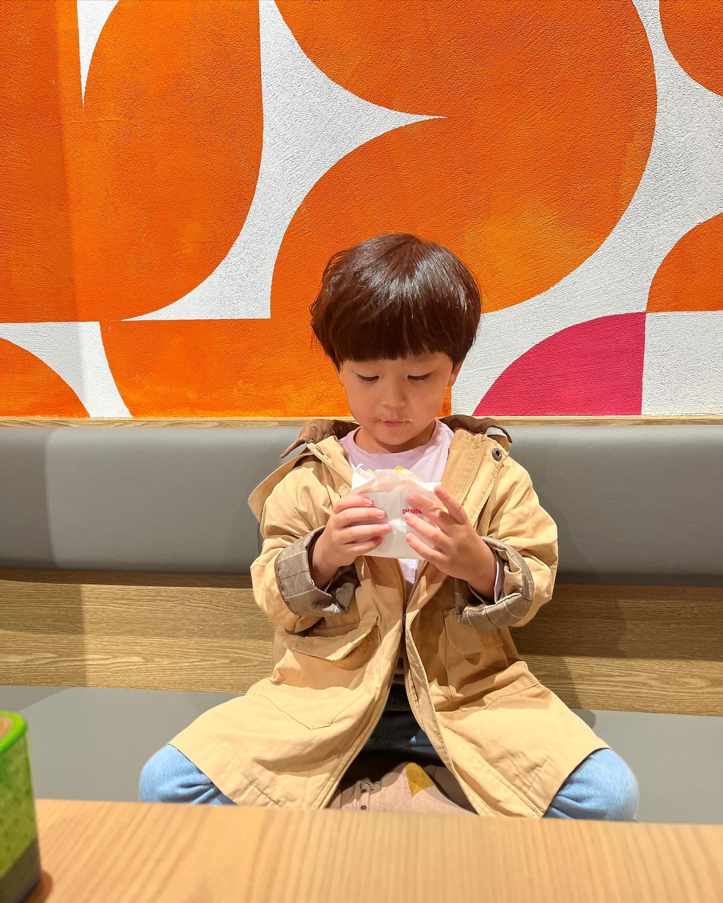 하원 후 엄마와 빵 데이투~💕 
엄마닮아 빵돌이 ㅋㅋㅋ😘😘
먹는것만봐도 배부르구나💋💋

#던킨도넛🍩 #먹방#빵지순례예약?ㅋ #널깨물고싶어 #엄마랑데이투#내남친#사랑해❤️ #보물🥰