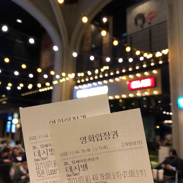 문디가씨나 on Instagram: "#광고 #영화리뷰 #🎞 데시벨 무대인사 다녀왔어요 : )🎶 배우들 보고…😃우앙..연예인이다..!ㅎㅎ 촌년 티내고 왔답니다 ㅋㅋ 오랜만에 티켓값 안 아까